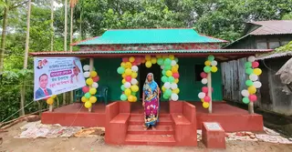 ঝড়ে ঘর হারানো মনোয়ারা বেগমকে নতুন ঘর উপহার দিলেন ডেপুটি স্পিকার